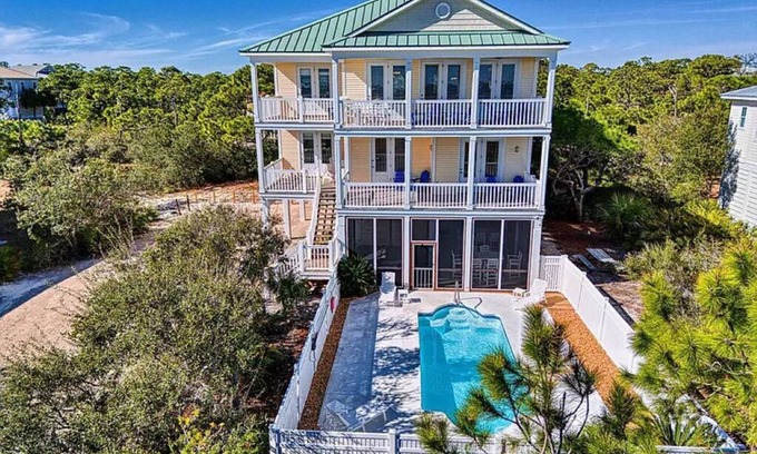 Treasure Beach Village Casa | The Sand Bar 🐶Friendly, Beach Views, Private Pool & HotTub, SGI Gated Community