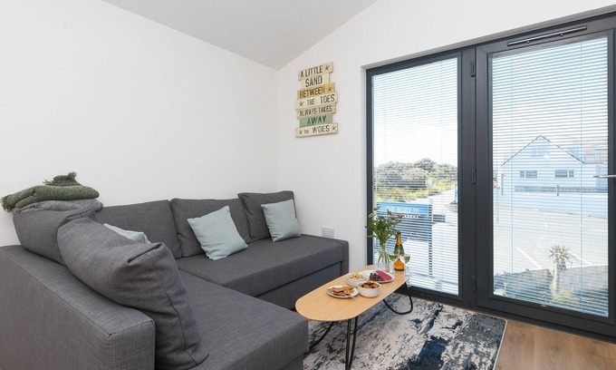 Hayle Cabaña | THE SANDBOX, romantic, country holiday cottage in Hayle