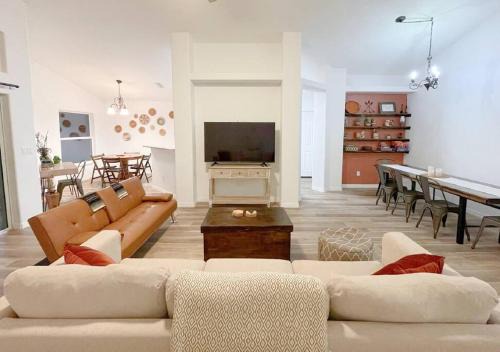 Sanford Casa | The Sanford Ave House with fully fenced yard