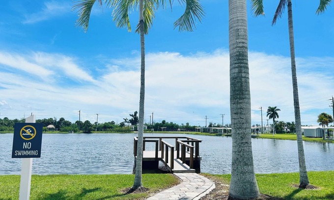 Fort Myers Beach Cabaña | The Sanibel Sunshine Cottage