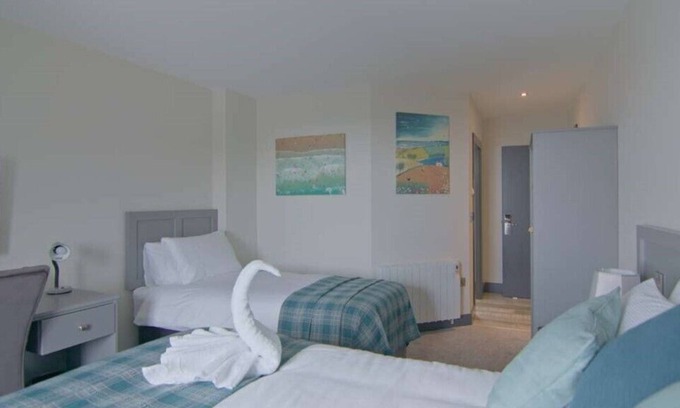 Woodstown Casa | The Saratoga Bar & Rooms