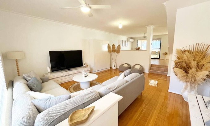Scarborough Casa | The Scarborough Beach House - 500m from the Beach
