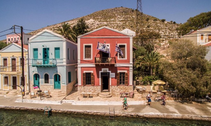 Megisti Casa | The Scarlet House