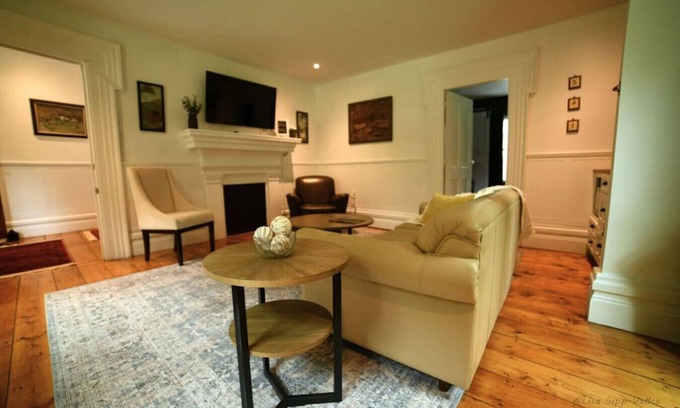 Altmar Otro | The Schoolhouse Suite luxury accommodations