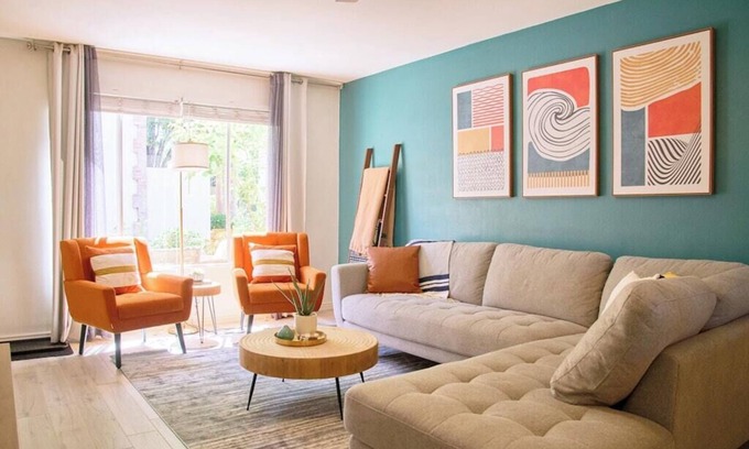 Fashion Square Casa | The Scott Getaway - Walkable to Old Town, remodeled space, heated pool!