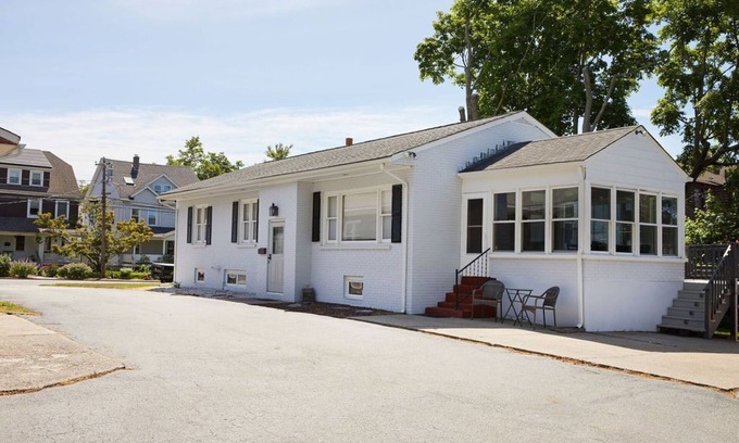 New London Casa | 40FT A OCEAN BEACH GATE! 6 camas de matrimonio