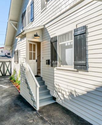 East Beach Casa | The Sea Captains Loft by Paradise Retreats
