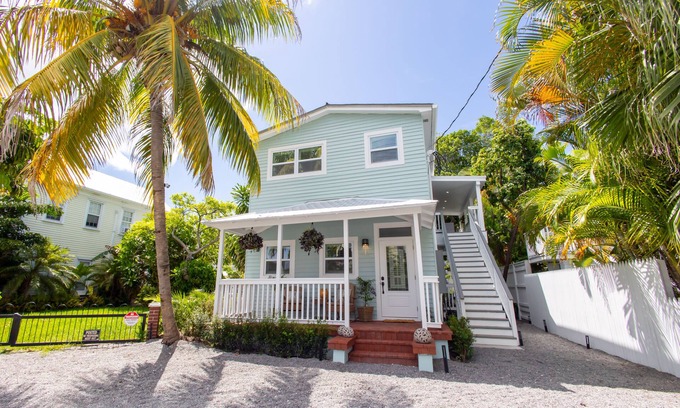 White Street Gallery District Casa | The Sea Glass Cottage in Historic Key West