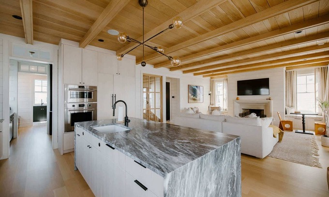 South End Casa | The Seafarer Summary: