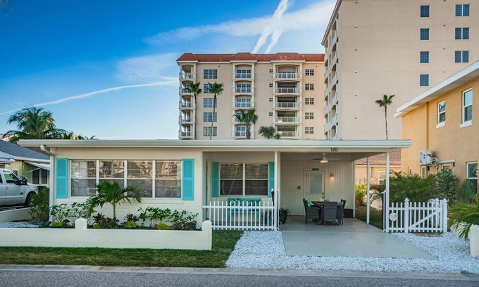 Redington Shores Casa | The Seagull beach cottage is steps to the beach.