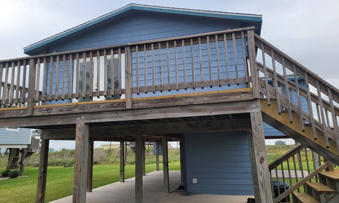 Rockport Casa | The SeaTickle Awaits, 10-15 min drive to Rockport Beach and Downtown Rockport!