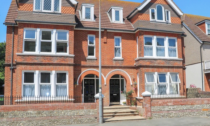 Seaford Cabaña | THE SECRET COTTAGE 5A, pet friendly, with a garden in Seaford