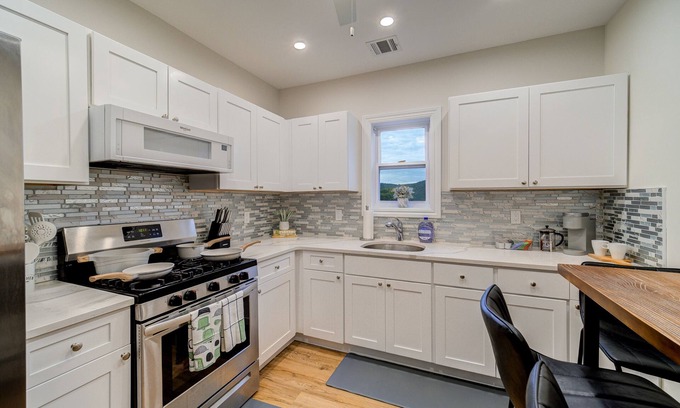 Highland Falls Apartamento | The Serene Quarters: 4 Minutes to West Point Academy, King Bed
