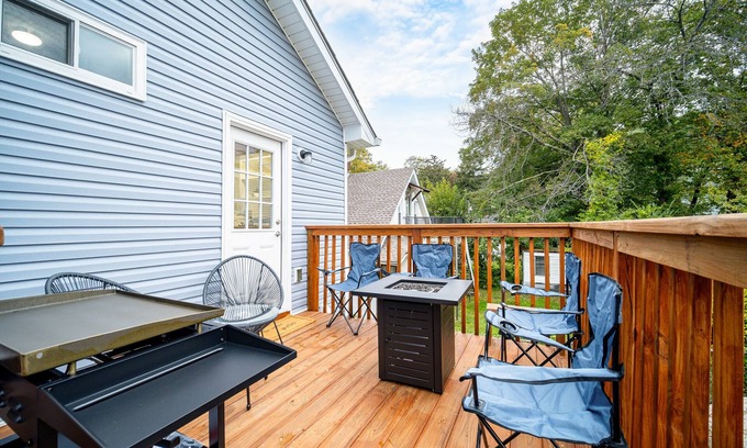 Highland Falls Apartamento | The Serene Quarters: 4 Minutes to West Point Academy, King Bed