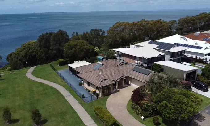 Sandstone Point Casa | The Serenity Shores House