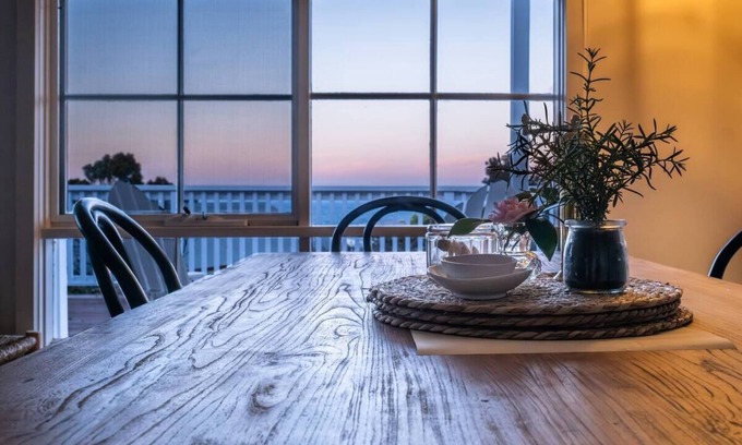Bicheno Casa | The Shack - Sunny beach house - Breathtaking views!