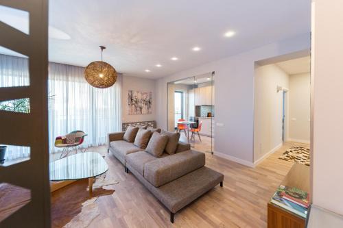 Baneasa Apartamento | The Shades of Grey-Tranquil 4th-Floor Apartment Baneasa Area