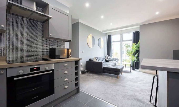 Wythenshawe Apartamento | The Sharston- Close To Airport- Free Secure Parking