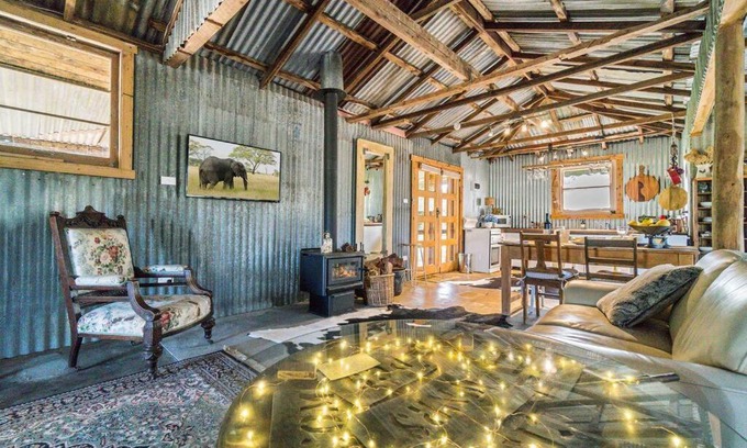 Cowra Casa | The Shearing Shed - Boutique Farm Stay