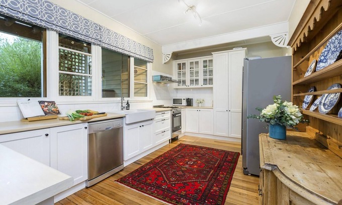 Rye Cabaña | The Shearwater Deck - 250m from the bay beach - BEACHSIDE SPA COTTAGE