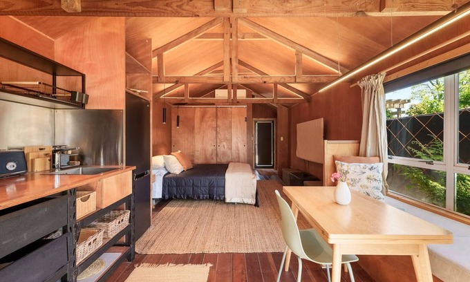 Matapihi Cabina | The Shed Guest House