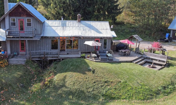 Mansfield Otro | The Sheds: Victorian Farmhouse 8BR Ski-In Ski-Out Chalet - Mansfield Ski club