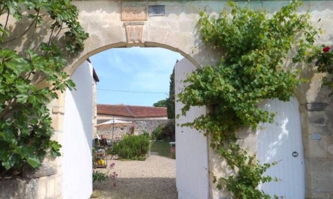 Saint-Saturnin Casa | El refugio de la abeja en el campo.