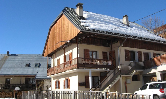 Saint-Jean-d'Arves Casa | La pastora en la aldea de La Chal.