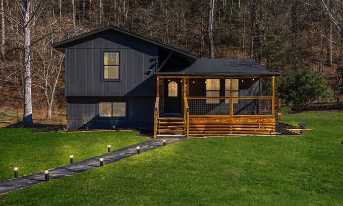 Pittman Center Cabina | The Sherridan 2 Bedroom Cabin by RedAwning