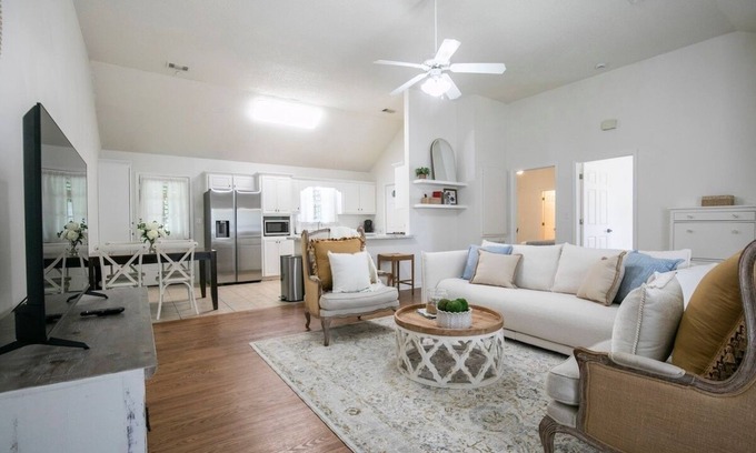 Oxford Casa | The Shiloh, 2BR Serene Home by Velvet Ditch Villas
