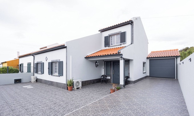 Capelas Casa | THE SHIP'S HOUSE