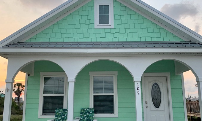 Mexico Beach Cabaña | The Shipwreck Cottage is your beach vacation spot!