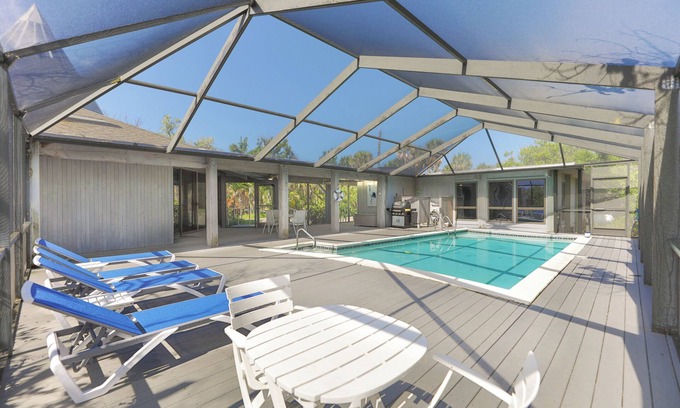 Captiva Cabaña | The Shore Bird-Private Captiva Escape Bay to Gulf Cottage!