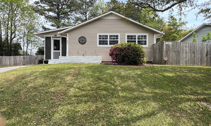 Swansboro Casa | The Shore House, with private boat access in neighborhood