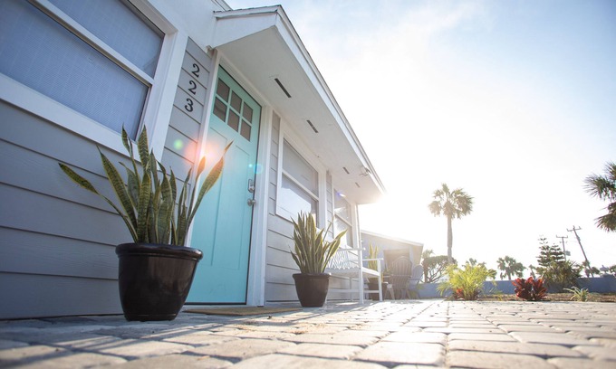 Melinda Cook Cabaña | The Shores Beach Cottage - a Short Walk from the Sand - Daytona Beach Shores