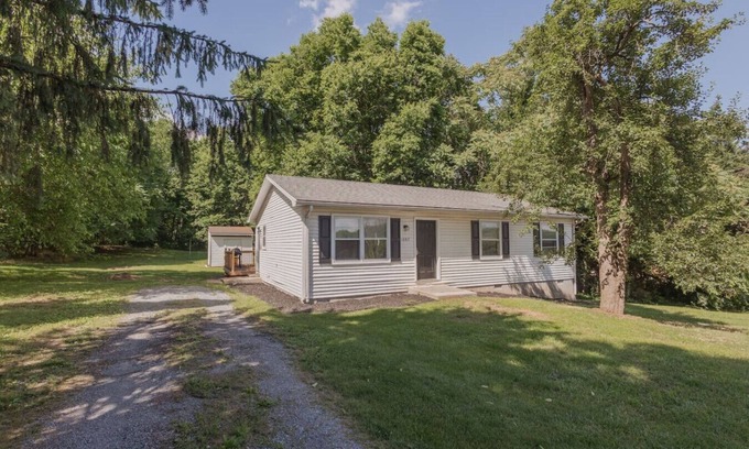 Martinsburg Casa | The Short Shack- 3 bedroom house