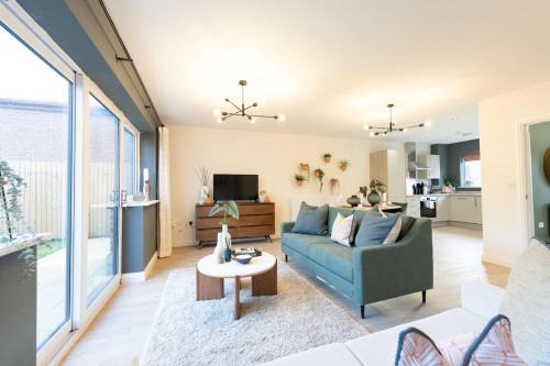 Ashton-under-Lyne Casa | The Show Home - Grange Meadows 7 Adults 2 Kids