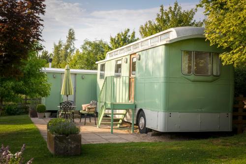 Gunnerton Casa | The Showman's Waggon