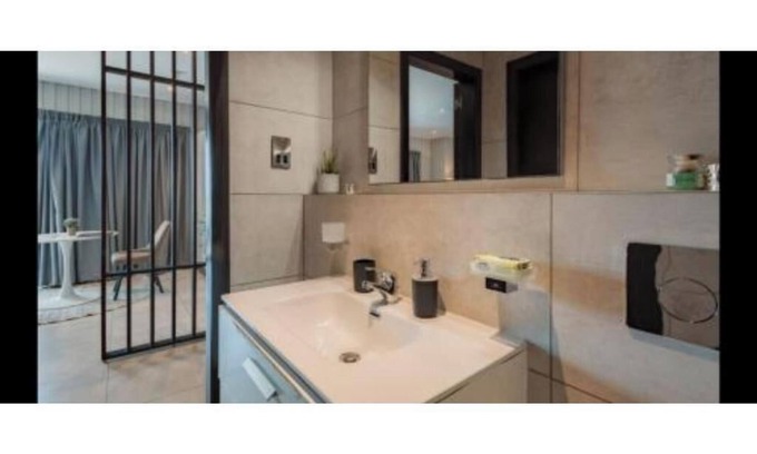 East Legon Apartamento | The Signature Hotel queen studio with balcony #7