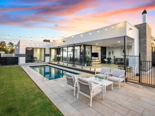 Mulwala Casa | The Sinatra Holiday House in Mulwala - 10 individual beds