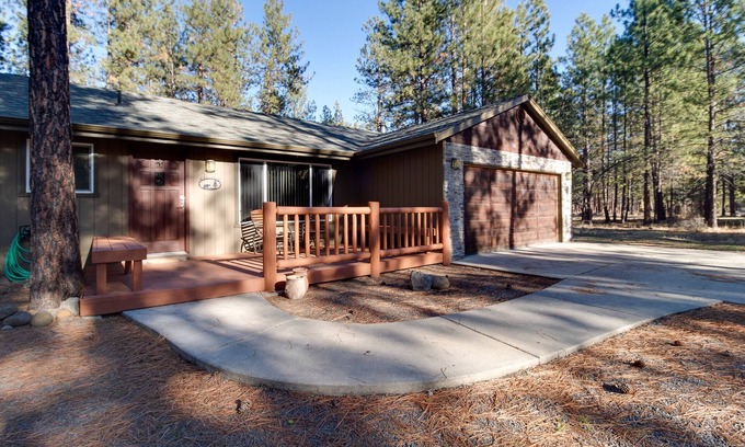 Sisters Casa | The Sisters Moose Home in Tollgate Sleeps 6 Access to Seasonal Pool