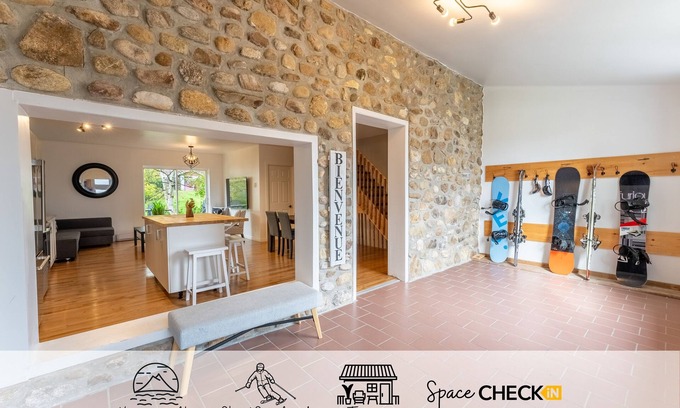 Saint Ferreol les Neiges Casa | The Ski Stop | Near Mont-Sainte-Anne | BBQ | Ski
