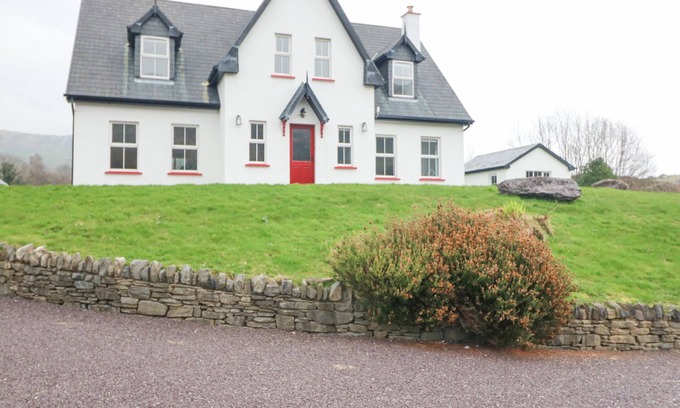 Ardnatrush Cabaña | THE SKATING ROCK, family friendly in Kenmare, County Kerry