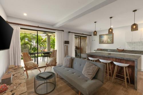Coco Sunset Hills Casa | The Sky Deck Condo 2bed25bath
