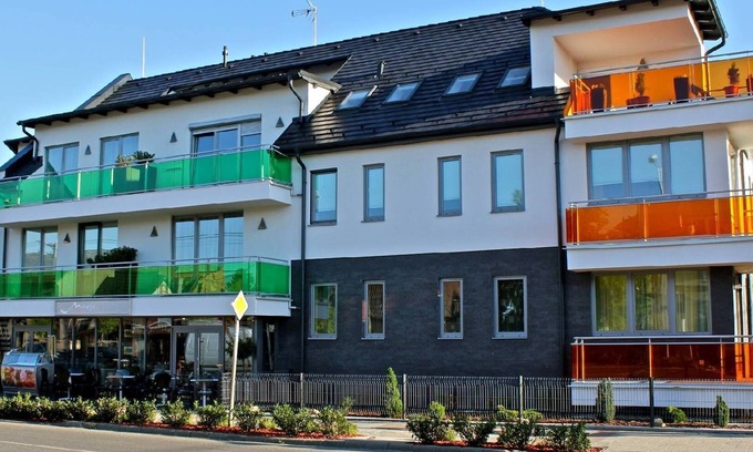 Sarvar Apartamento | El APARTAMENTO SKY TERRACE en la casa Azur, directamente en el baño termal Sarvar