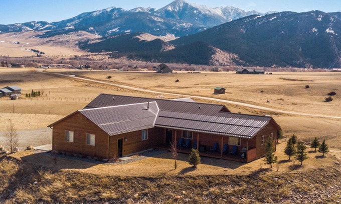 Wineglass Casa | The Skyhawk Lodge - Wonderful home with incredible views on 10 acres!