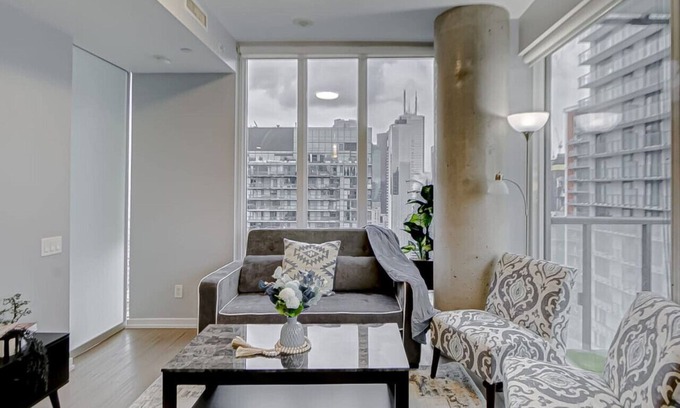 Downtown Toronto Hotel | The skyline Retreat by Instant suites