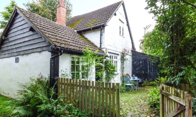 Aymestrey Cabaña | THE SMITHY, pet friendly, character holiday cottage in Yarpole