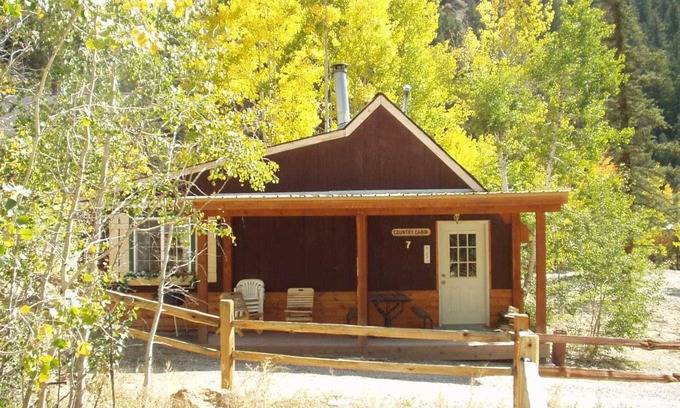 Lake City Cabina | The Den "Snow's" - Lake Cabin # 7 - Bote de pontones de un día con 6 noches de estadía