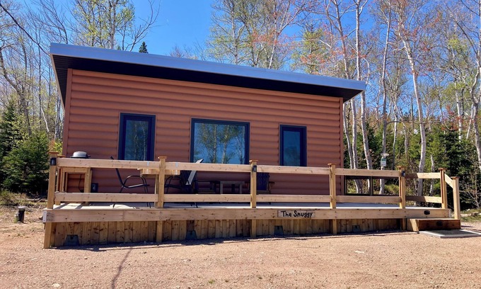 Ingonish Beach Cabina | The Snuggy -NEW! Ocean views -Private - Eco-Lux - King Bed - Adults Only!